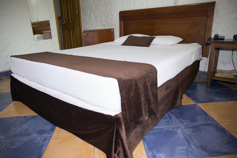 Hotel Ayenda 1223 Porton De La 10 Medellín Esterno foto