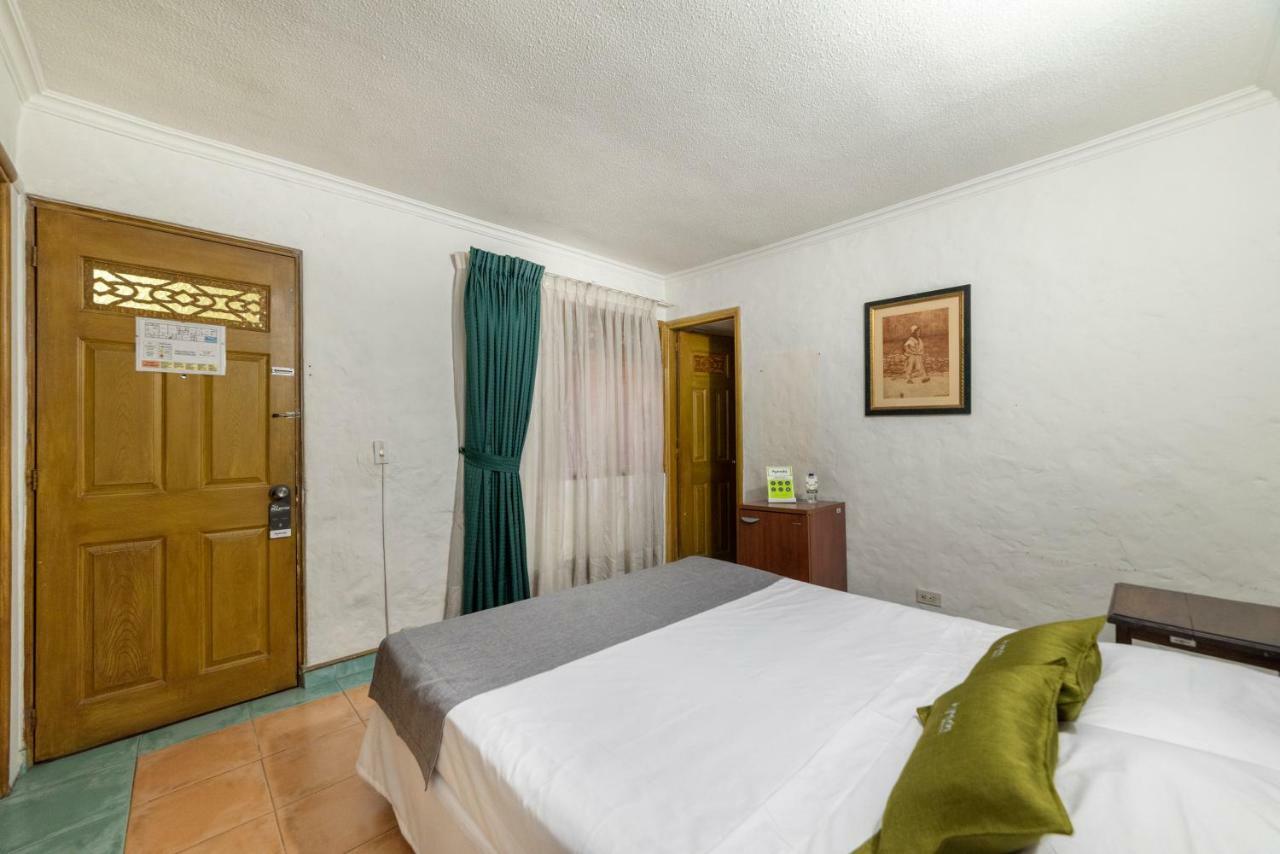 Hotel Ayenda 1223 Porton De La 10 Medellín Esterno foto