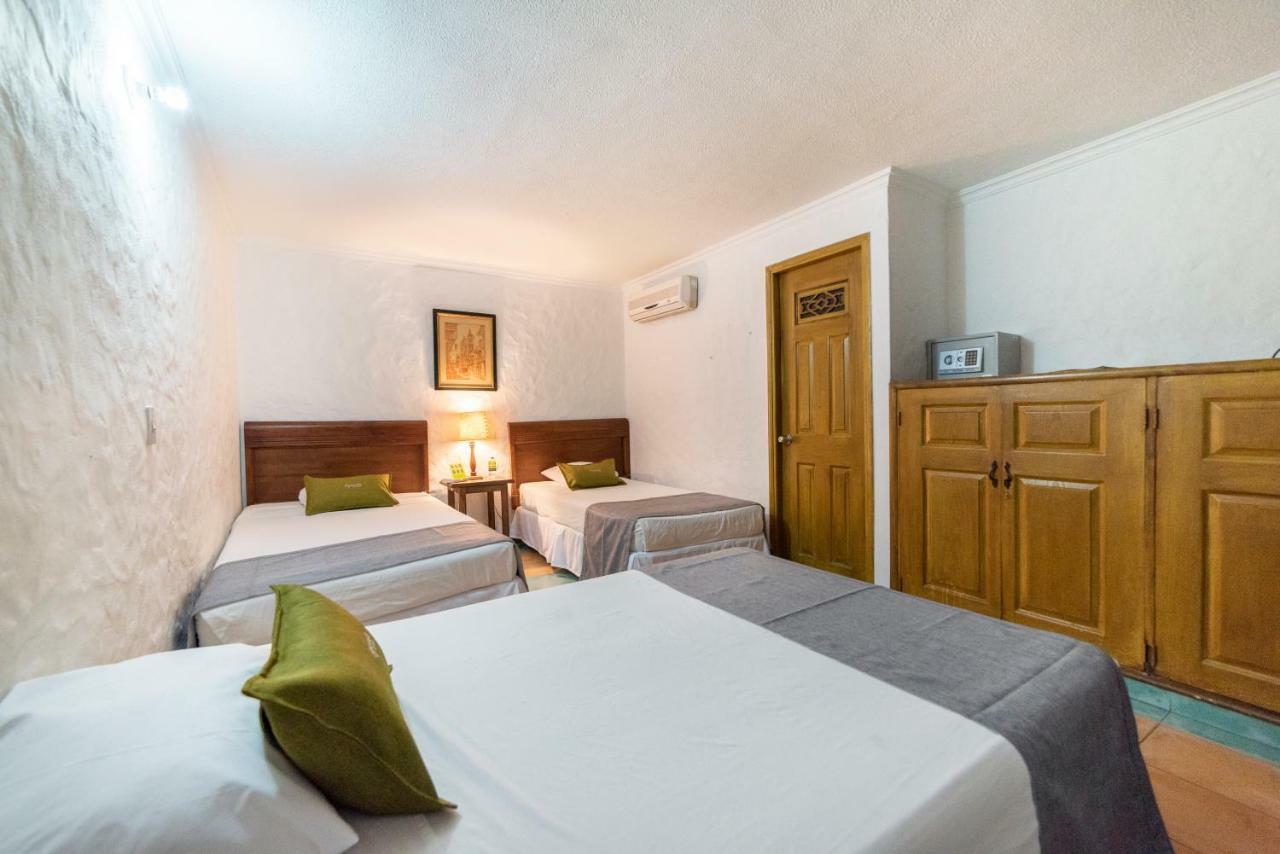 Hotel Ayenda 1223 Porton De La 10 Medellín Esterno foto