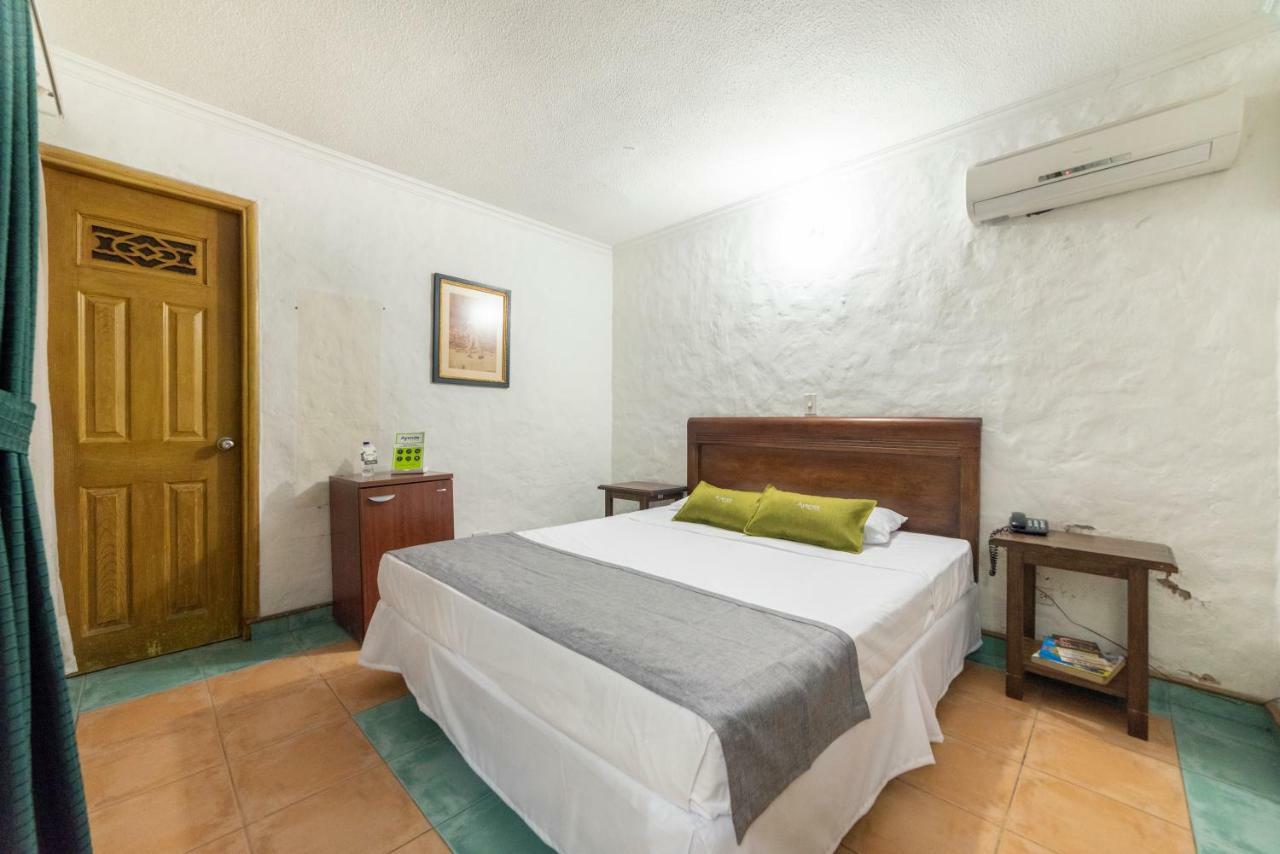 Hotel Ayenda 1223 Porton De La 10 Medellín Esterno foto