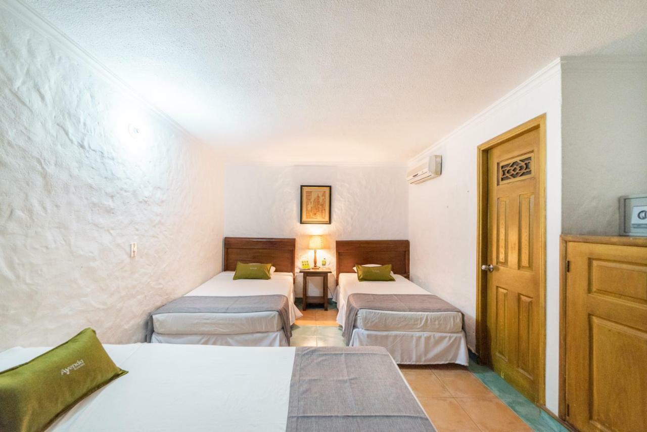 Hotel Ayenda 1223 Porton De La 10 Medellín Esterno foto