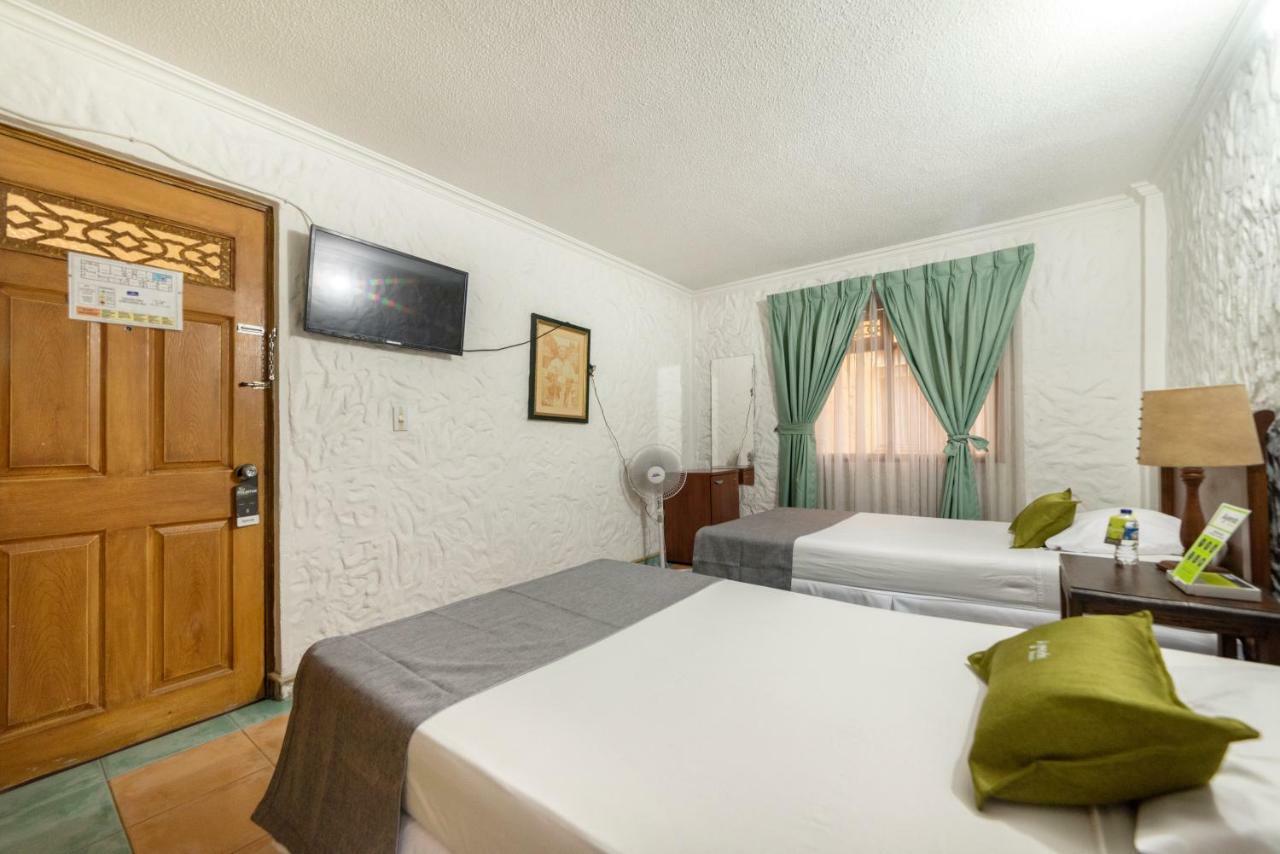 Hotel Ayenda 1223 Porton De La 10 Medellín Esterno foto