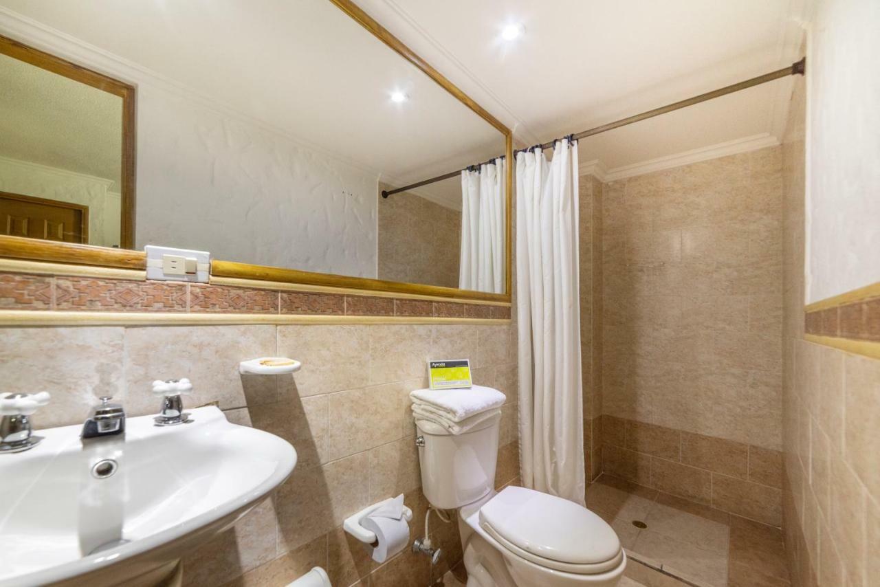 Hotel Ayenda 1223 Porton De La 10 Medellín Esterno foto