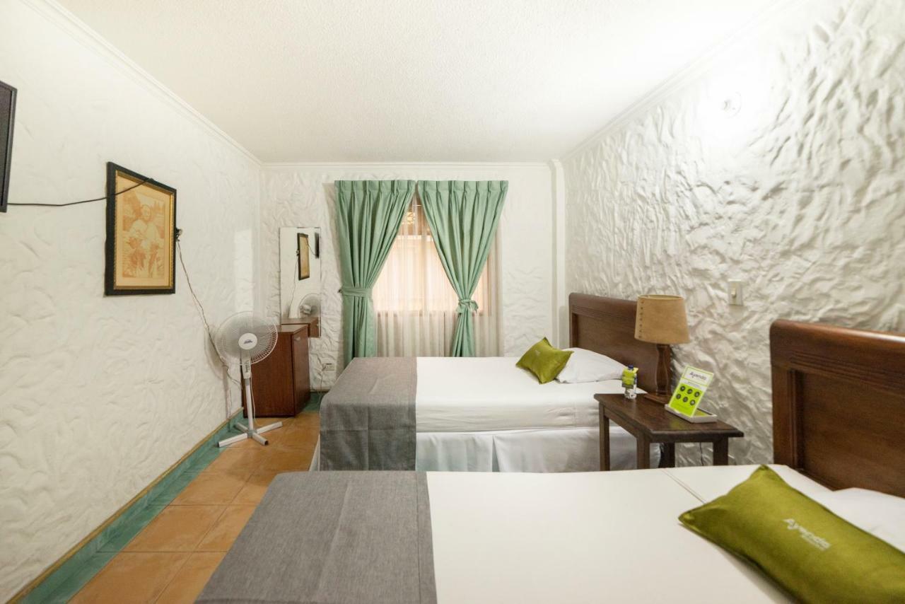Hotel Ayenda 1223 Porton De La 10 Medellín Esterno foto