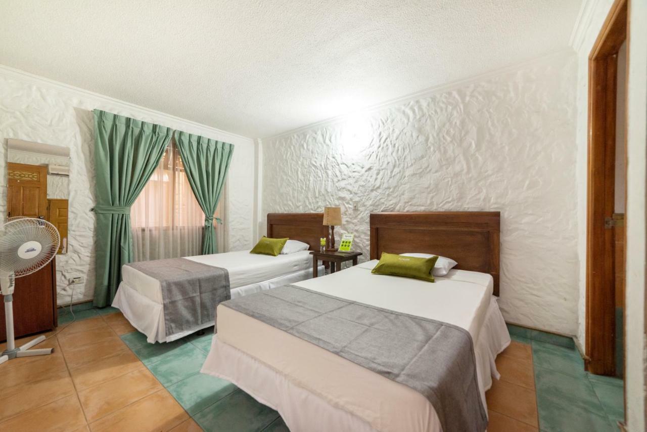 Hotel Ayenda 1223 Porton De La 10 Medellín Esterno foto