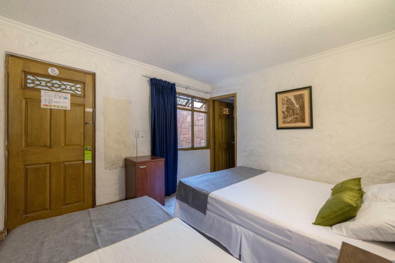 Hotel Ayenda 1223 Porton De La 10 Medellín Esterno foto